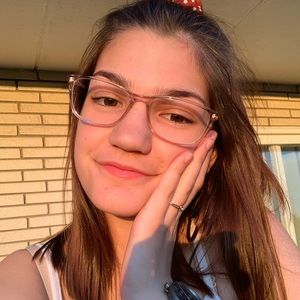 Meet your Posher, Madalyn